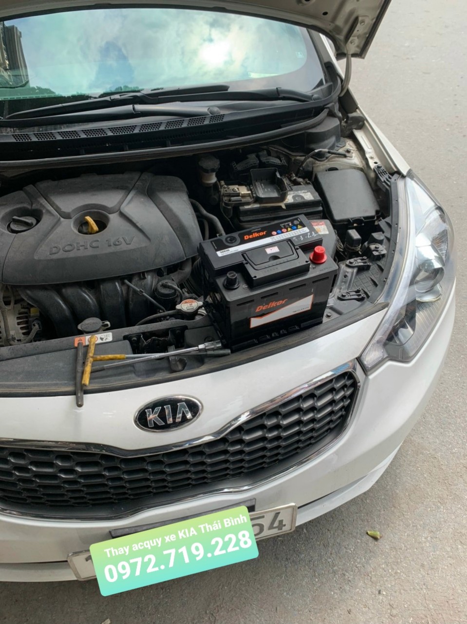 Thay ắc quy xe KỊA Cerato bằng ắc quy Delkor chính hãng, nhập khẩu Hàn Quốc