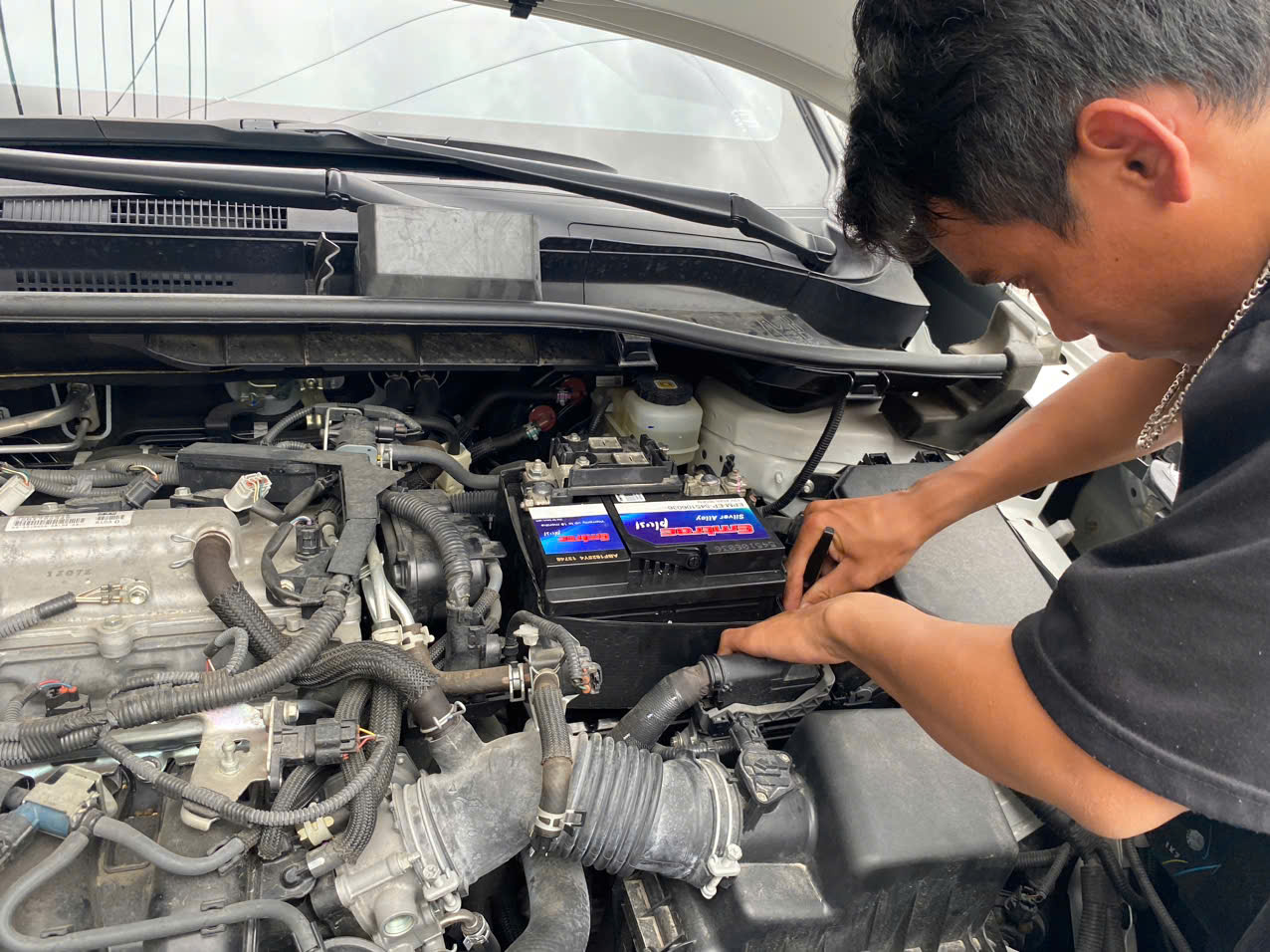 Minh Anh - Thay ắc quy ô tô xe điện miễn phí tận nơi 24/7