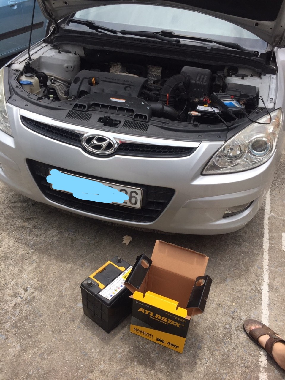 Ắc quy Atlas chính hãng cứu hộ cho xe Huyndai Ắc quy Atlas chính hãng cứu hộ cho xe Huyndai