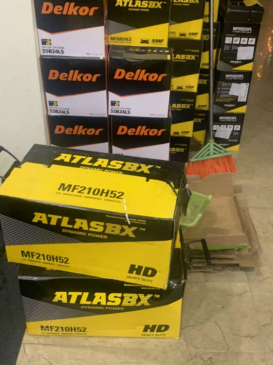 Ắc quy Atlas chính hãng chuẩn bị giao hàng cho khách Ắc quy Atlas chính hãng chuẩn bị giao hàng cho khách