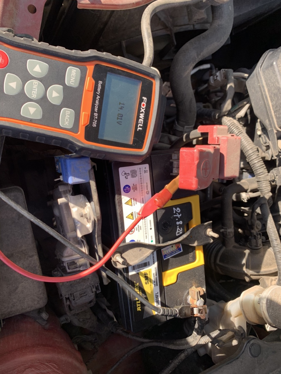 Ắc quy Atlas chính hãng cứu hộ cho khách Suzuki Switf Ắc quy Atlas chính hãng cứu hộ cho khách Suzuki Switf