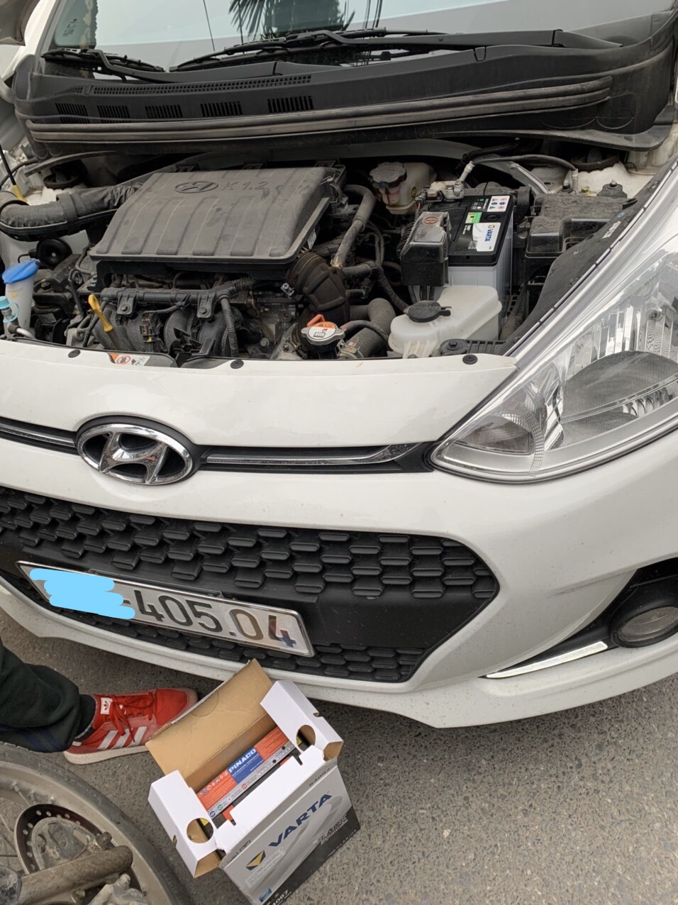 Thay thế ắc quy xe Huyndai I10 tại ắc quy Minh Anh Thay thế ắc quy xe Huyndai I10 tại ắc quy Minh Anh