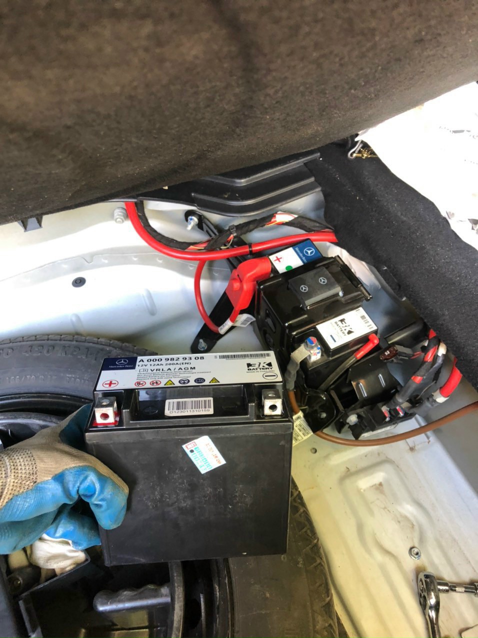 Đại lý ắc quy Minh Anh tại huyện Đông Hưng phục vụ thay ắc quy phụ xe Mercedes E250 Đại lý ắc quy Minh Anh tại huyện Đông Hưng phục vụ thay ắc quy phụ xe Mercedes E250