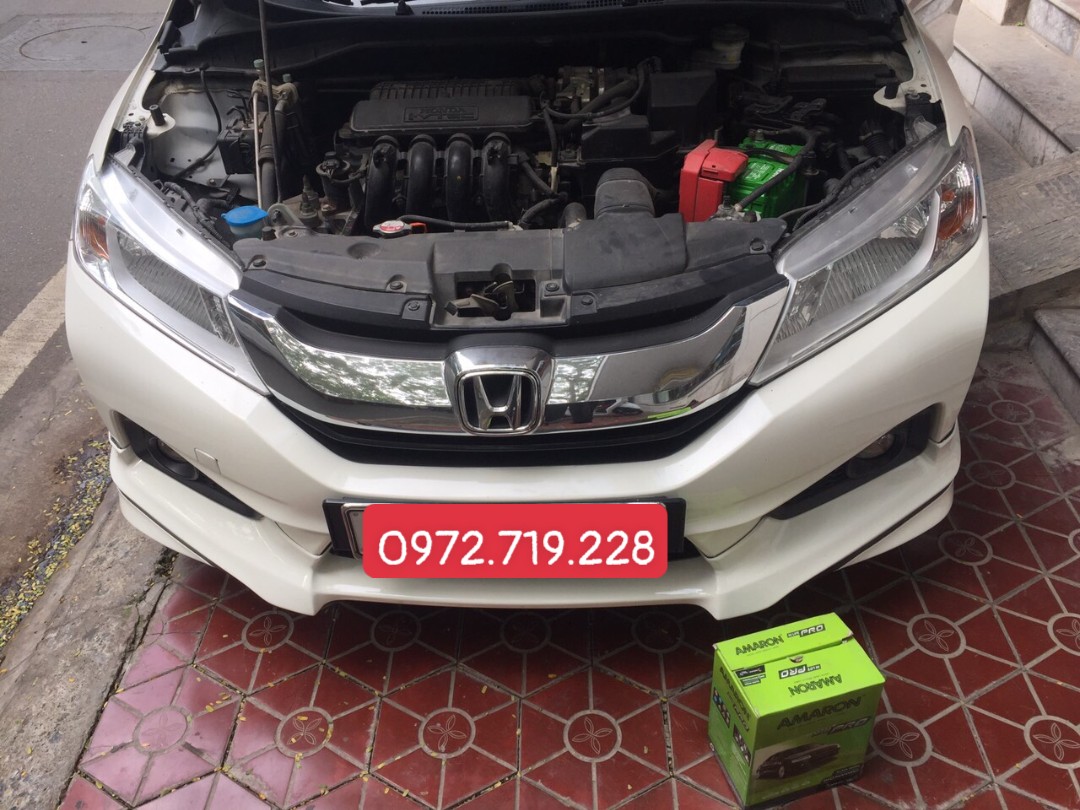 Thay thế ắc quy xe Honda cho quý khách đang vội đi Thay thế ắc quy xe Honda cho quý khách đang vội đi