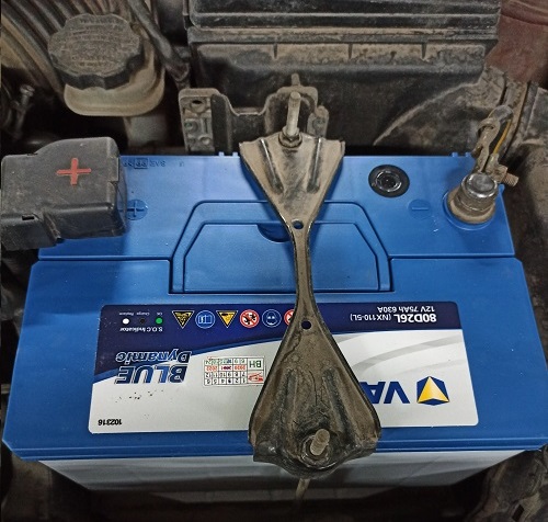 Minh Anh - Thay ắc quy xe Toyota Hilux chính hãng, tận nơi tại Thái Bình Minh Anh - Thay ắc quy xe Toyota Hilux chính hãng, tận nơi tại Thái Bình